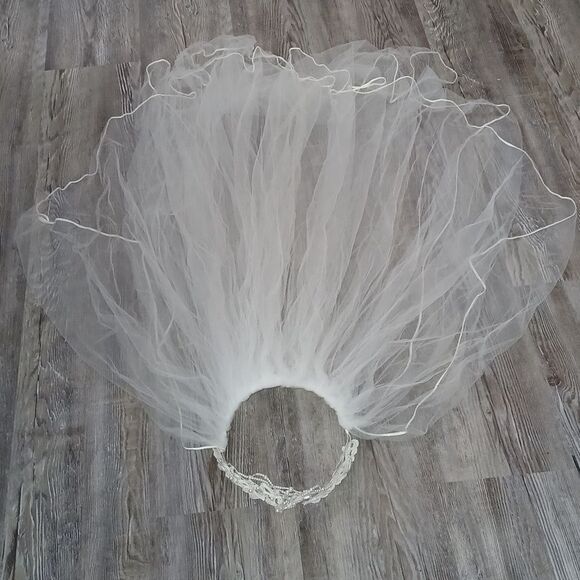 Alfred Angelo 1774NT Ivory  HiLo Lace Wedding Dress and wedding veil  Sz 18 - Picture 13 of 15